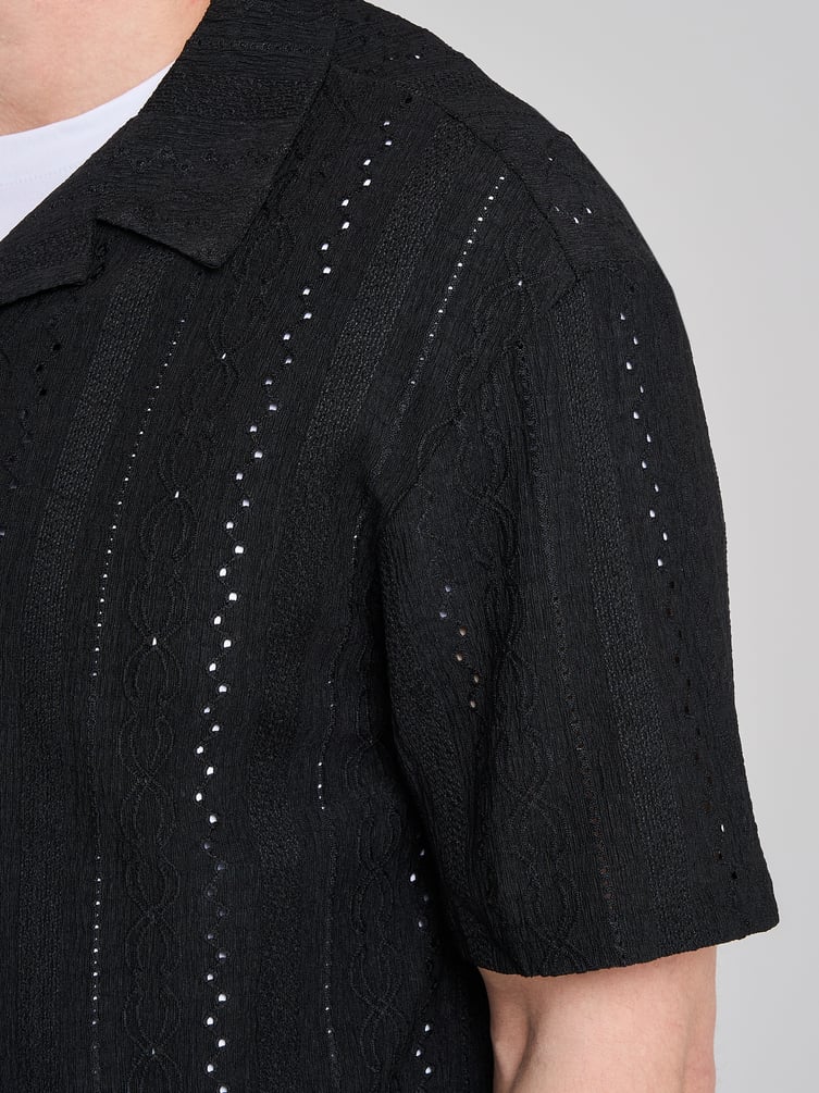 Рубашка с коротким рукавом и вышивкой шитьем