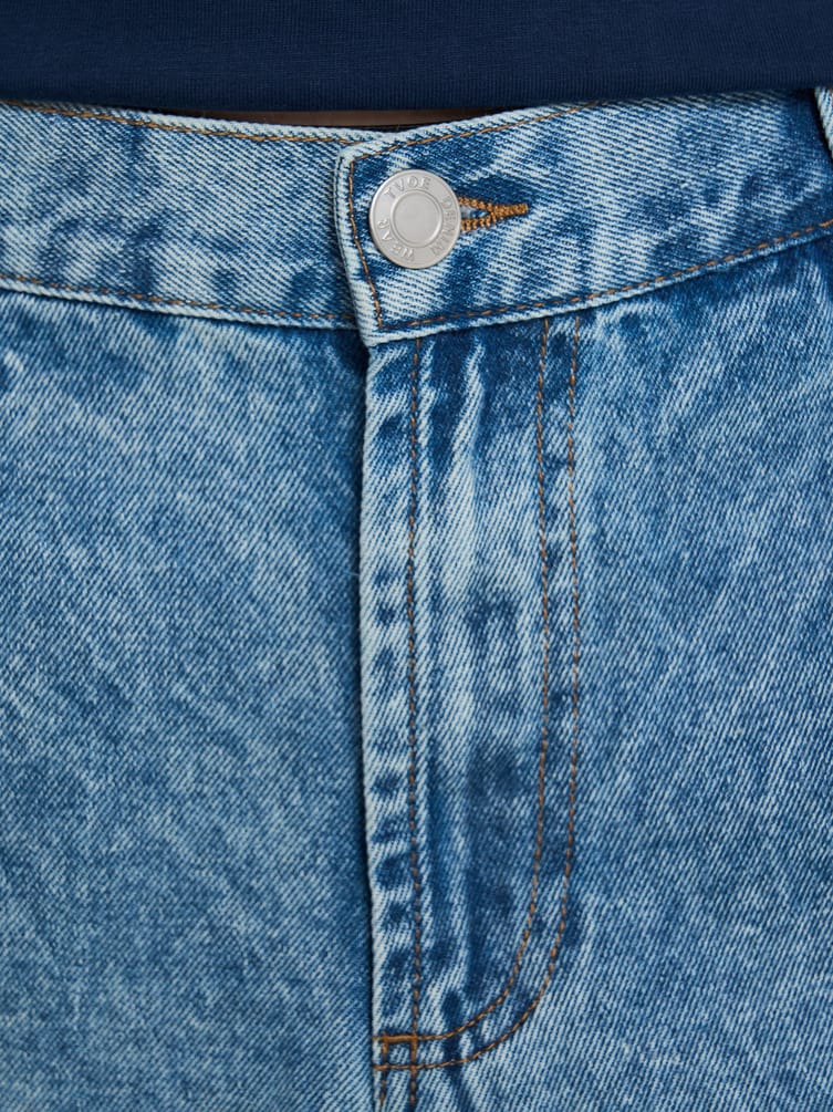 Зауженные джинсы бананы