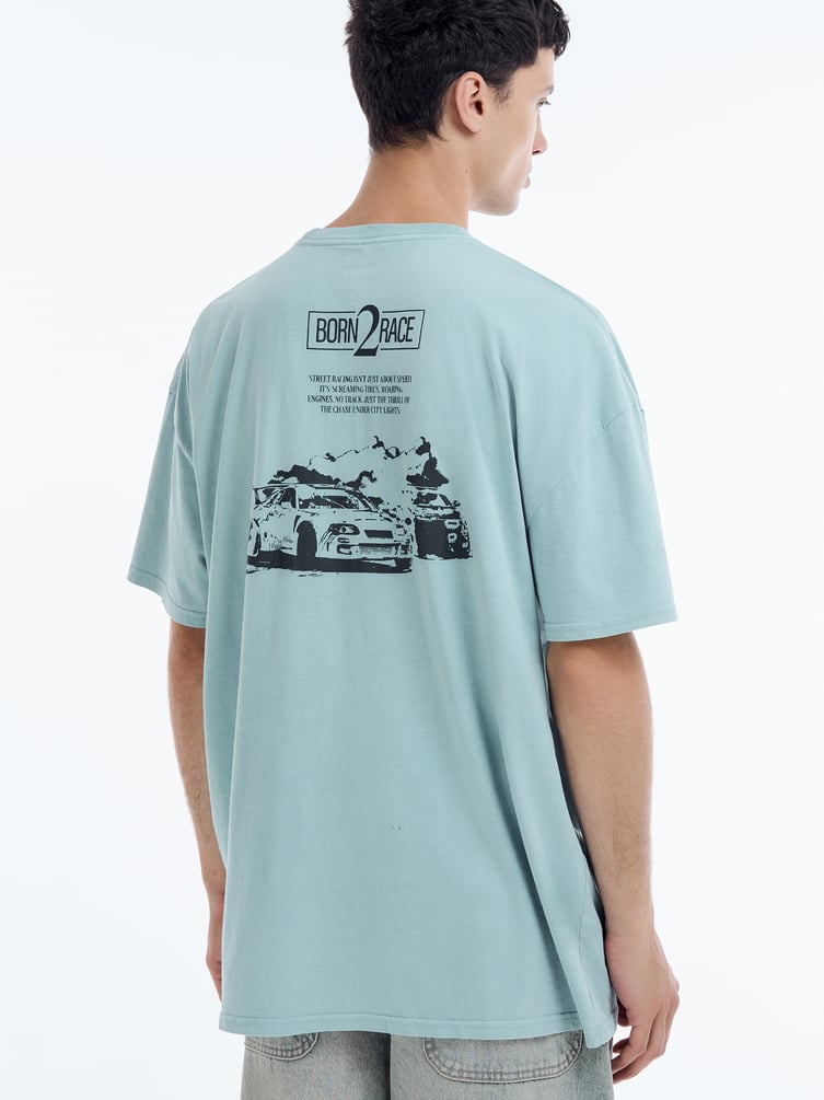 Футболка с принтом машины на спине