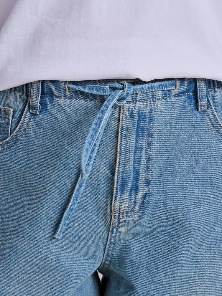 Широкие джинсы на резинке