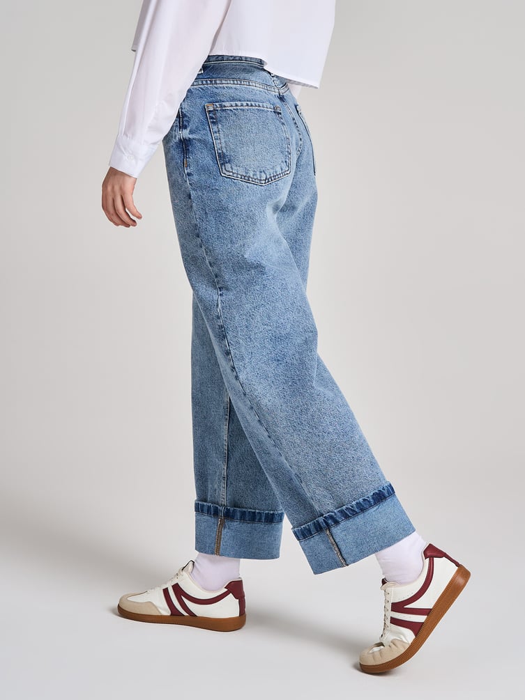 Джинсы широкие с подворотами