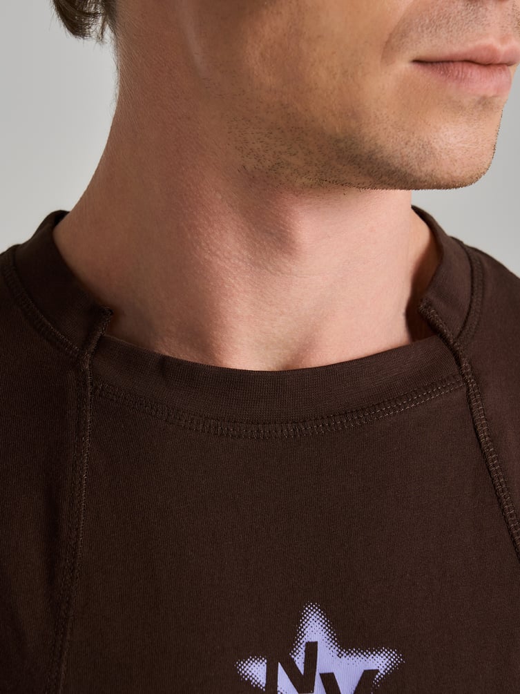 Футболка со стрелками и принтом