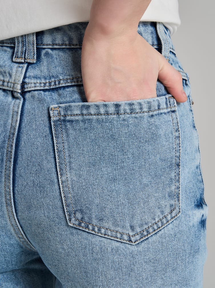 Джинсы прямые с потертостями