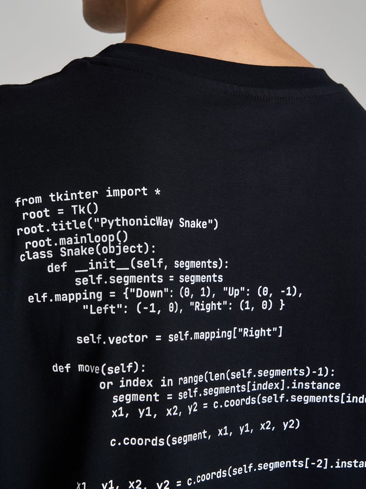 Футболка с принтом программного кода на спине