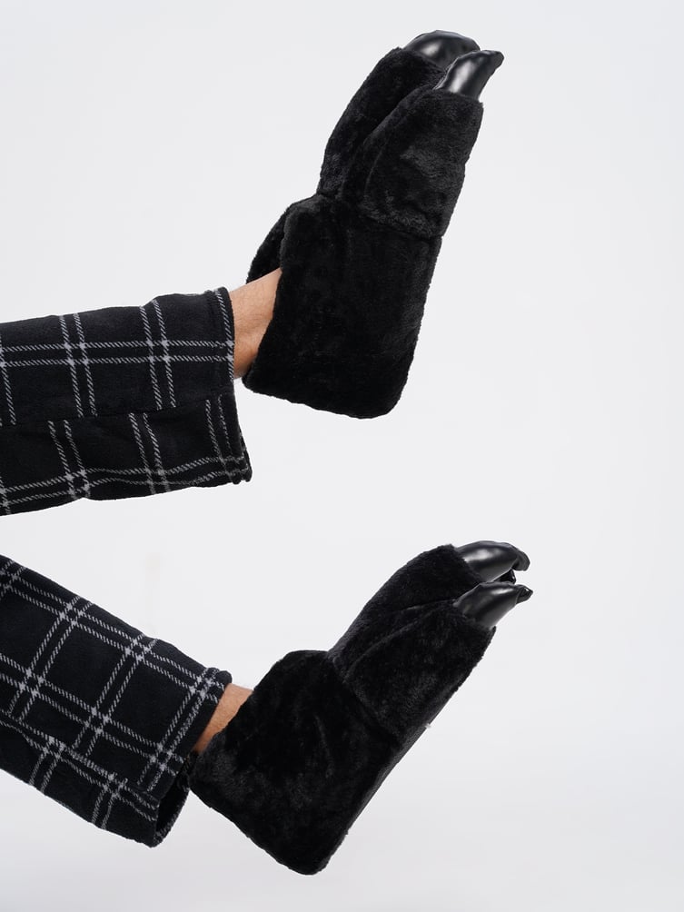 Плюшевые тапочки лапа монстра