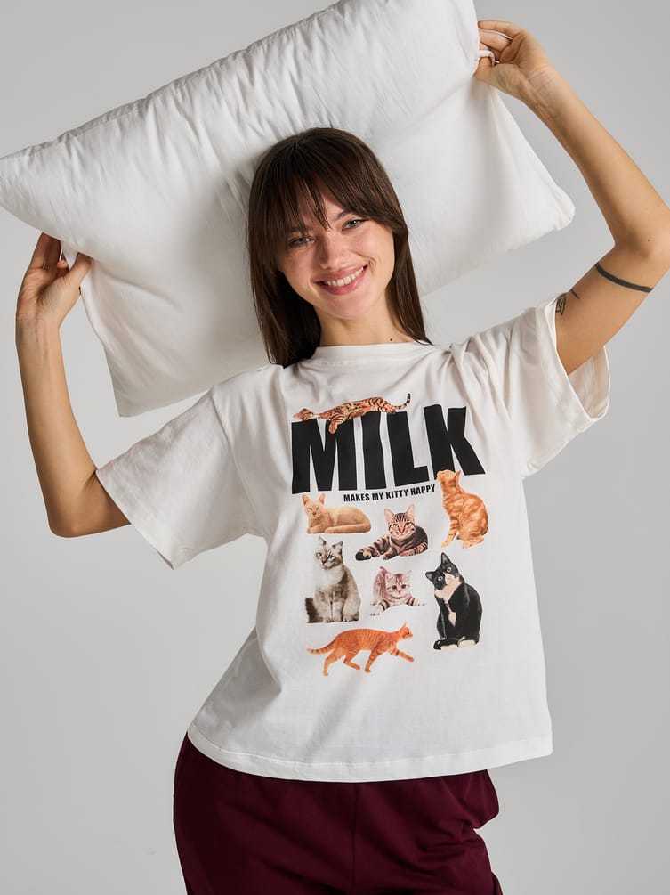 Пижама с принтом котиков и брюками