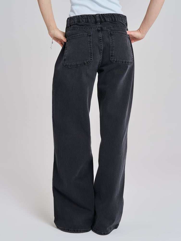 Джинсы широкие с вырезом на ремне