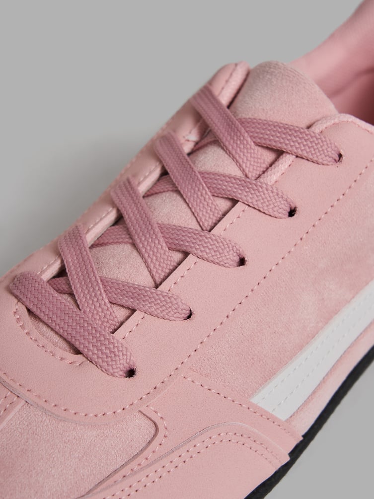 Кроссовки спортивные низкие