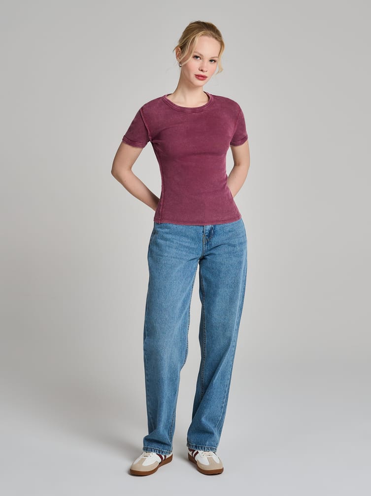 Футболка в рубчик с внешними швами