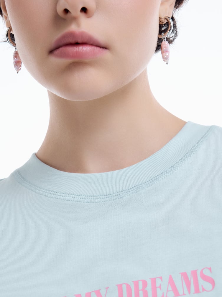 Футболка с принтом на спине