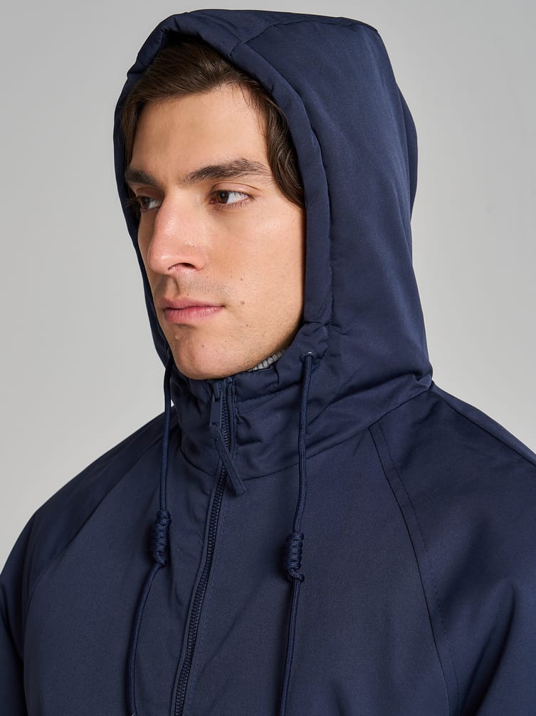 Демисезонная куртка с капюшоном