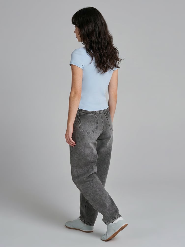 Джинсы Mom fit  с завышенной талией