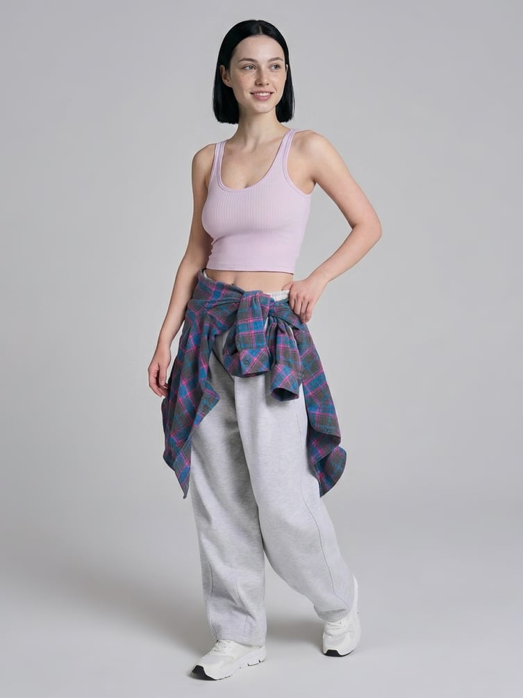 Короткая майка в рубчик на широких бретелях