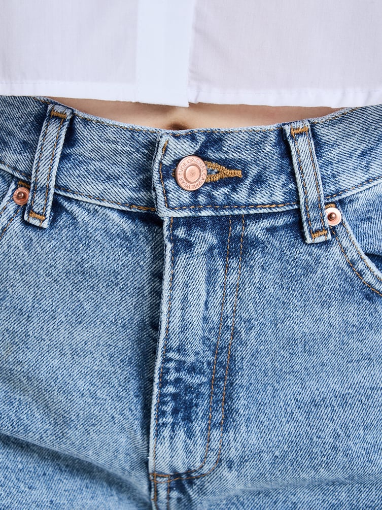 Джинсы широкие с подворотами