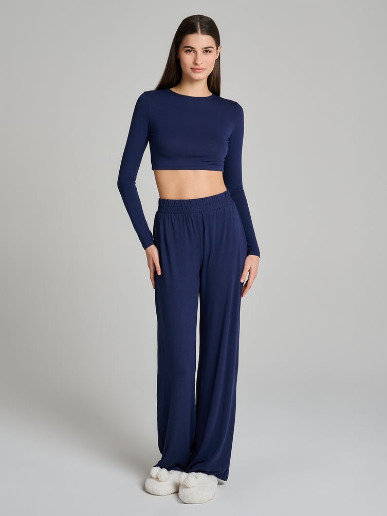 Пижама с кроп-топом и брюками