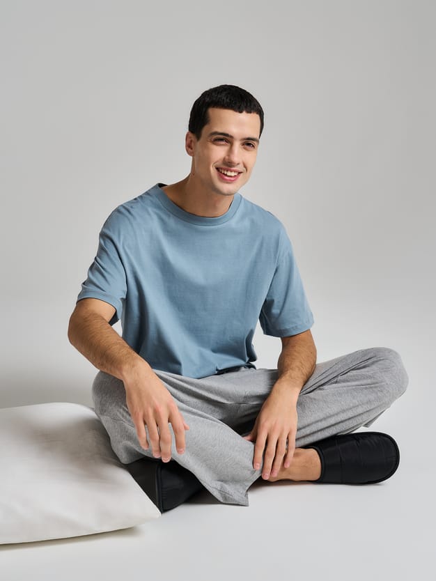 Пижама с футболкой и брюками