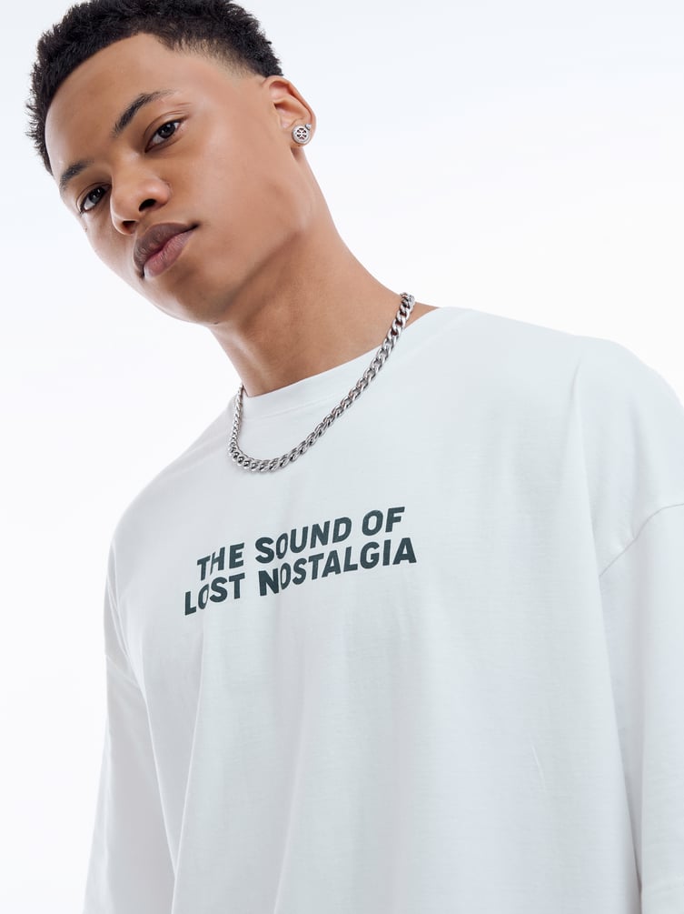 Футболка оверсайз с принтом аудиоплеера на спине