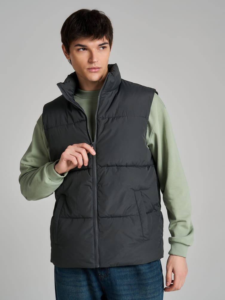 Демисезонный жилет на синтепоне без капюшона