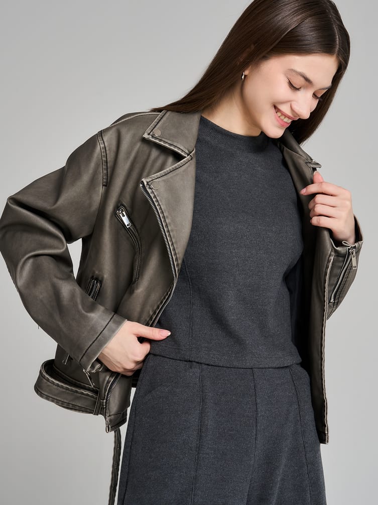 Укороченная футболка в рубчик