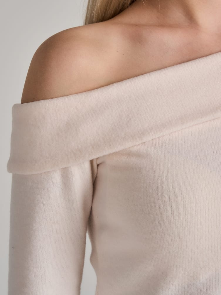 Лонгслив вечерний с фигурным вырезом