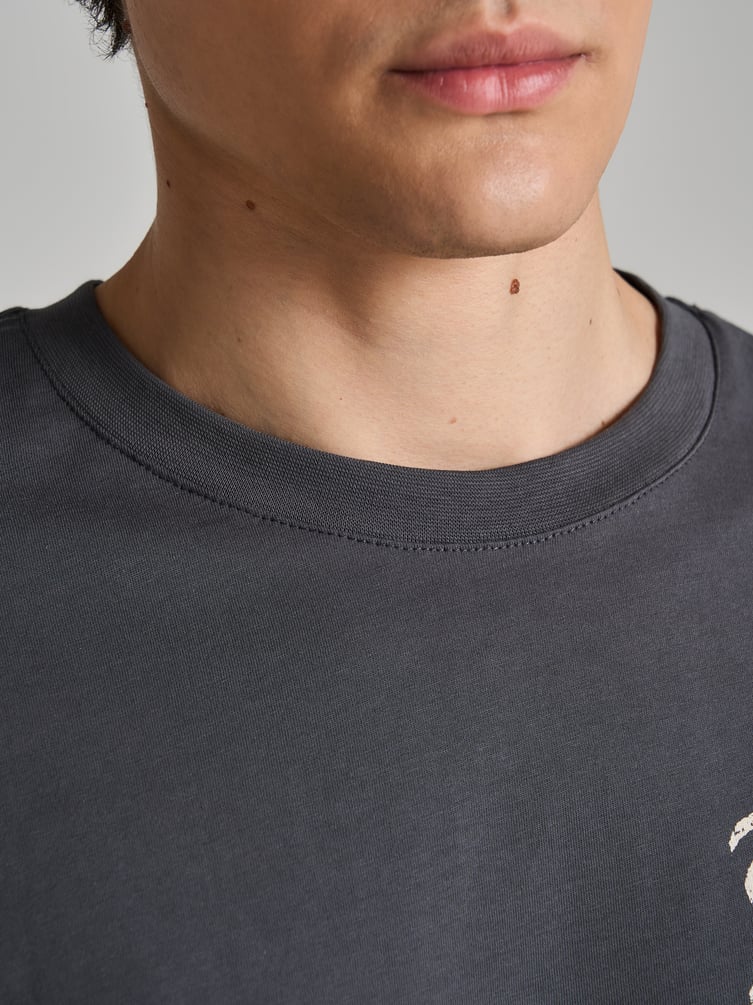 Футболка оверсайз с принтом лабиринта на спине