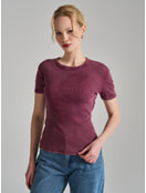 Футболка в рубчик с внешними швами