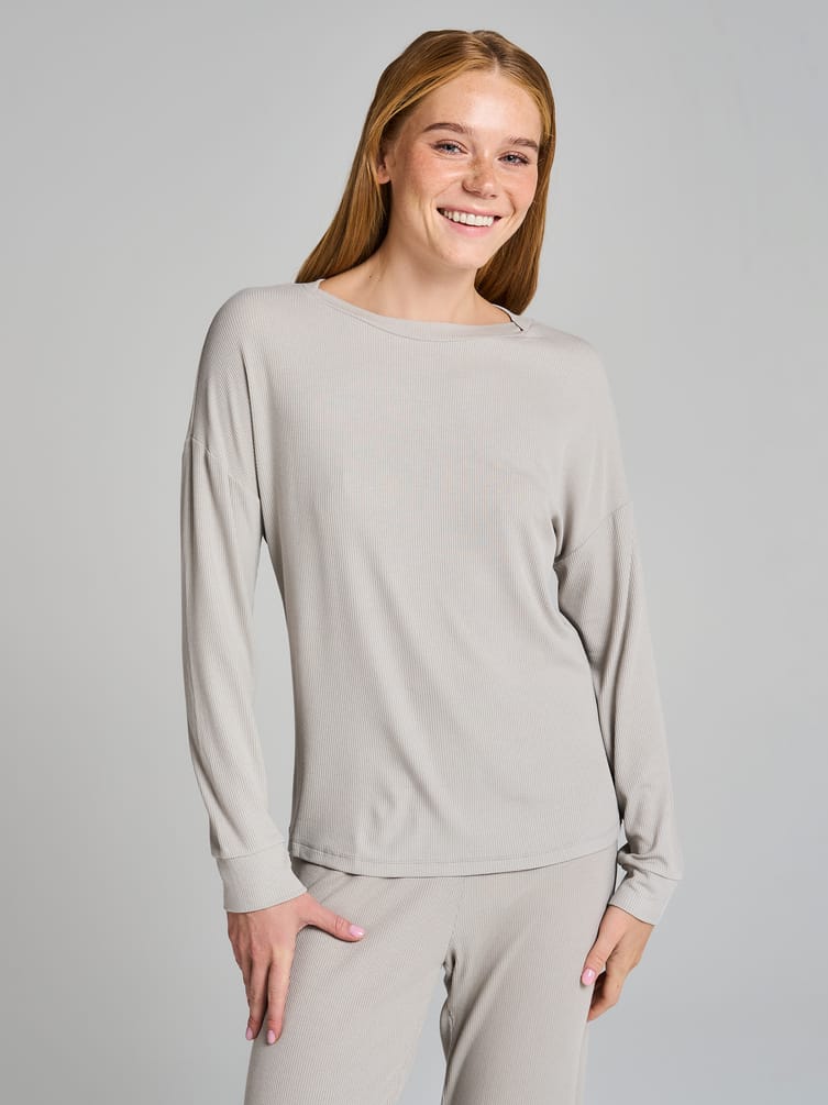 Домашний лонгслив в рубчик с длинным рукавом