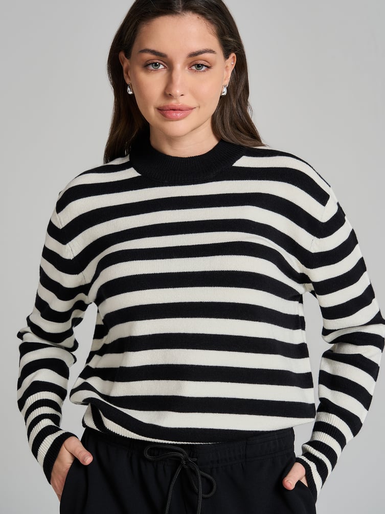 Джемпер трикотажный в полоску