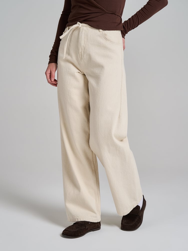 Широкие джинсы на резинке