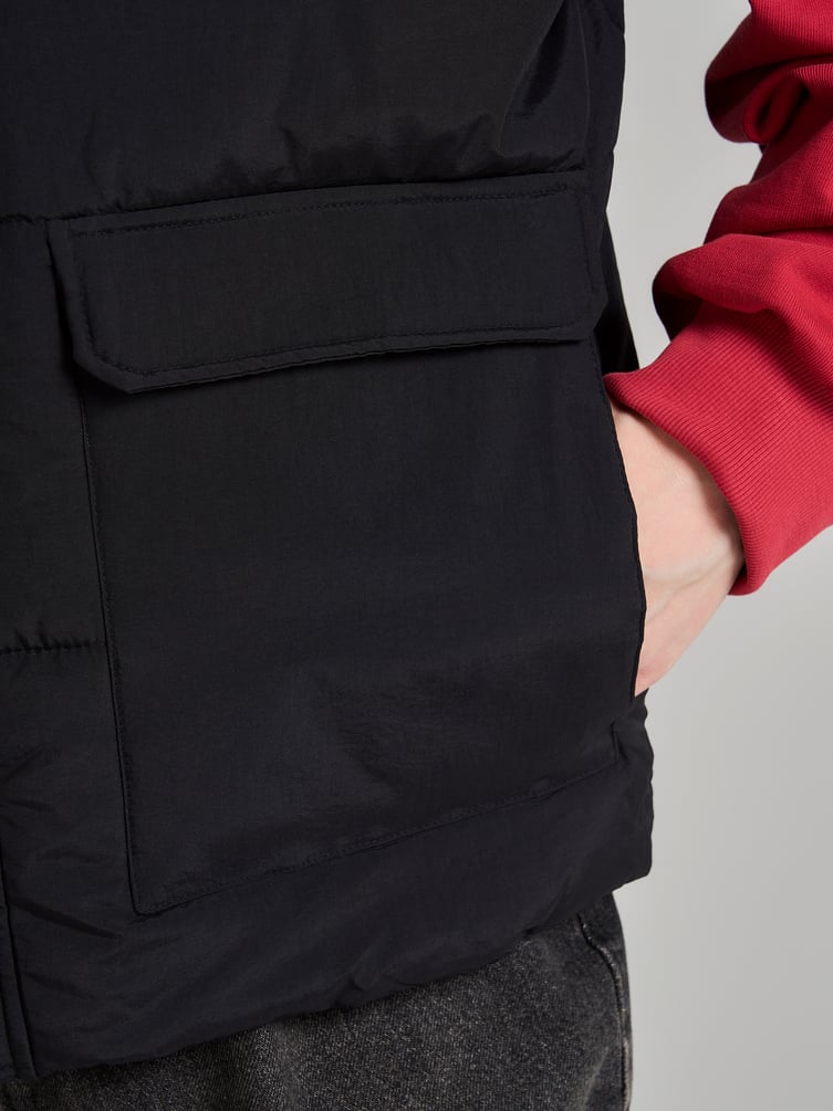 Жилетка стеганая на синтепоне