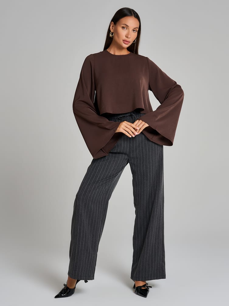 Блузка офисная нарядная с рукавом клеш