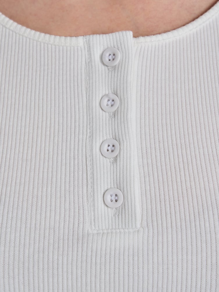 Футболка приталенная на пуговицах