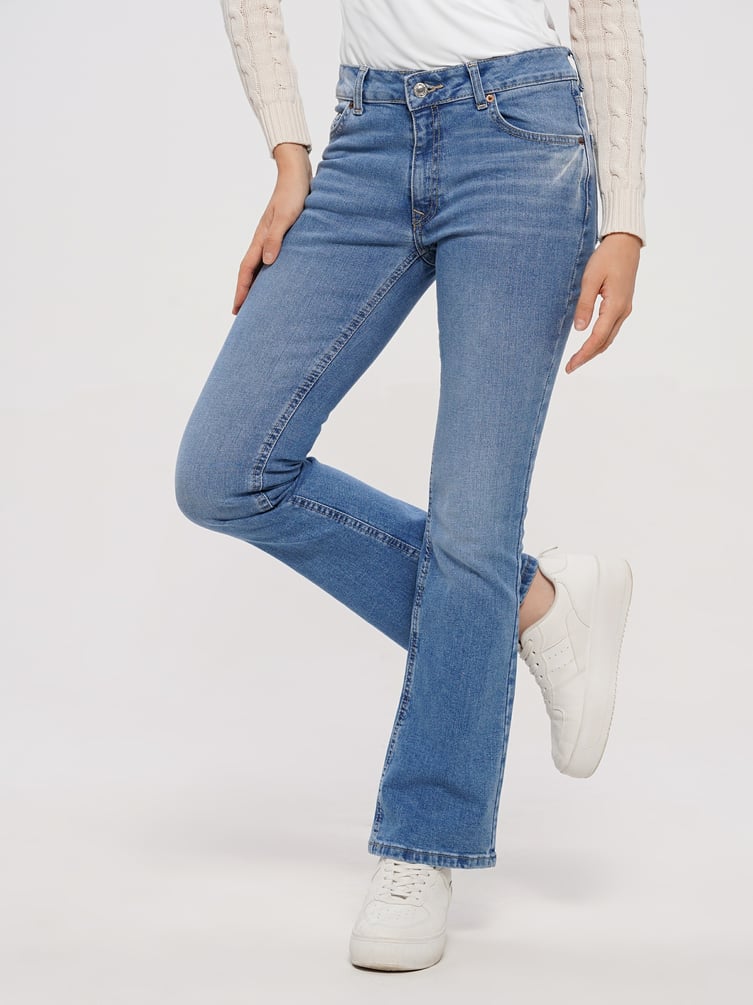 Джинсы клеш от колена