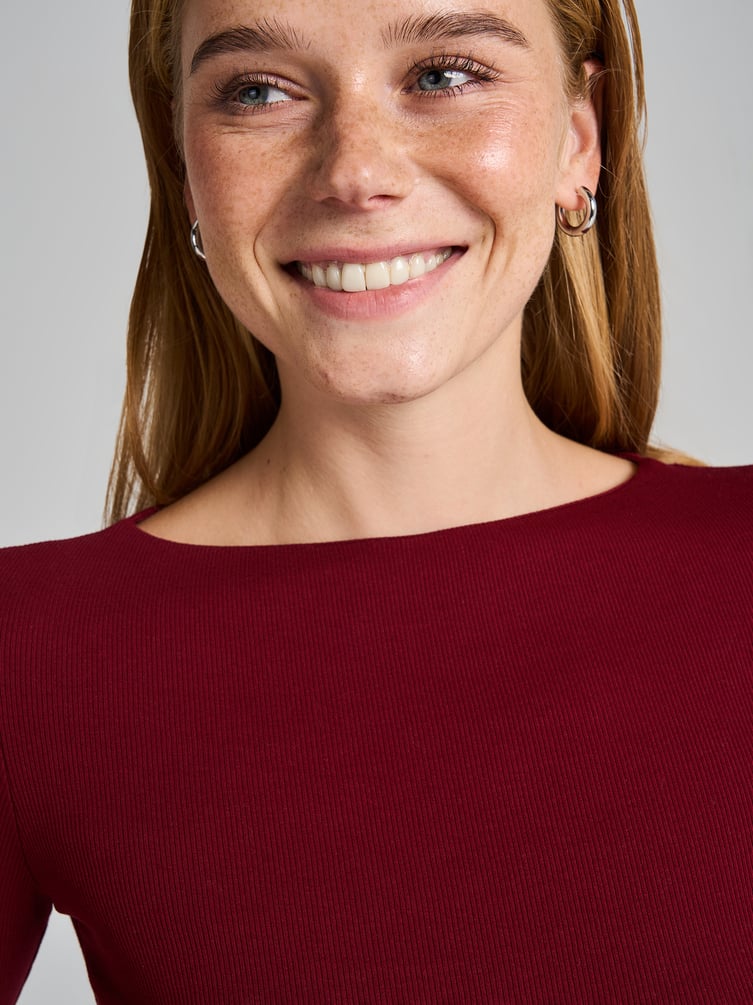 Облегающая кофта с длинными рукавами клеш