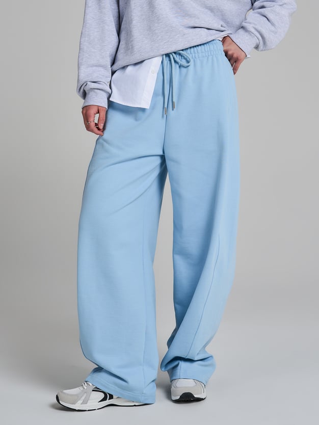 Брюки широкие со смещенным боковым швом