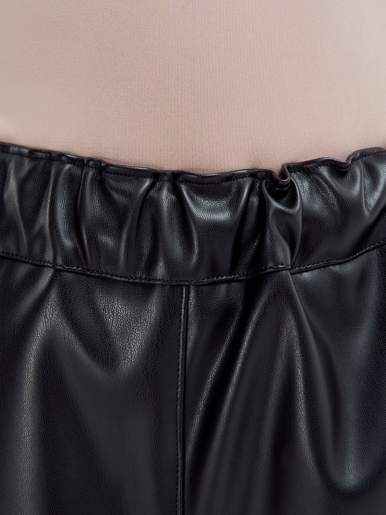 Широкие брюки с завышенной