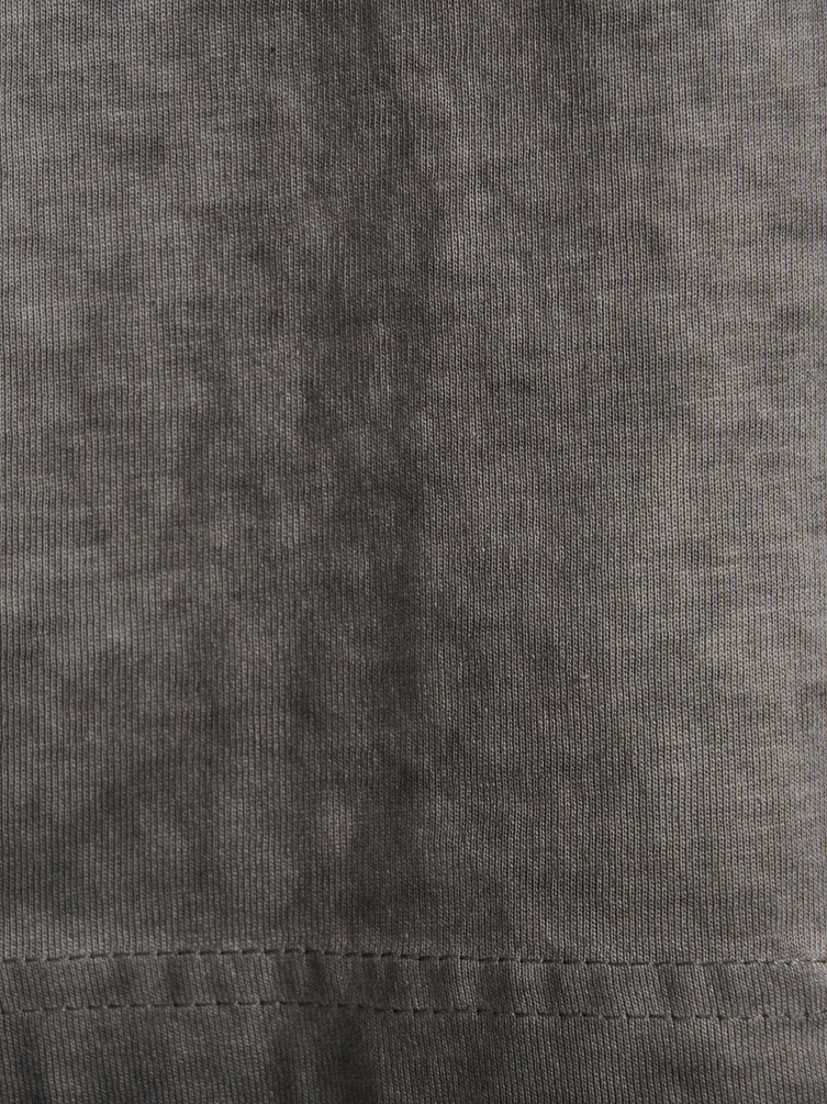 Футболка с вареным эффектом и принтом на спине