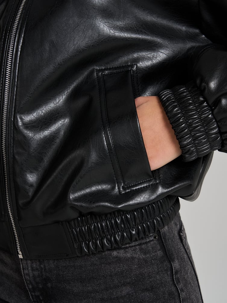 Куртка кожаная бомбер