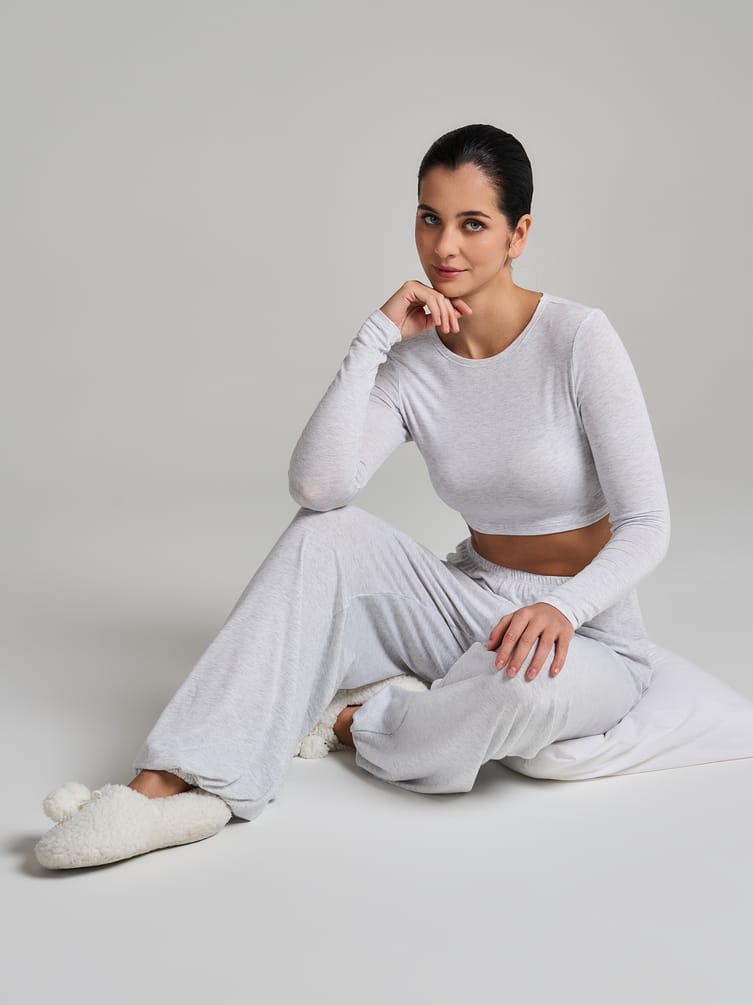 Пижама с кроп-топом и брюками