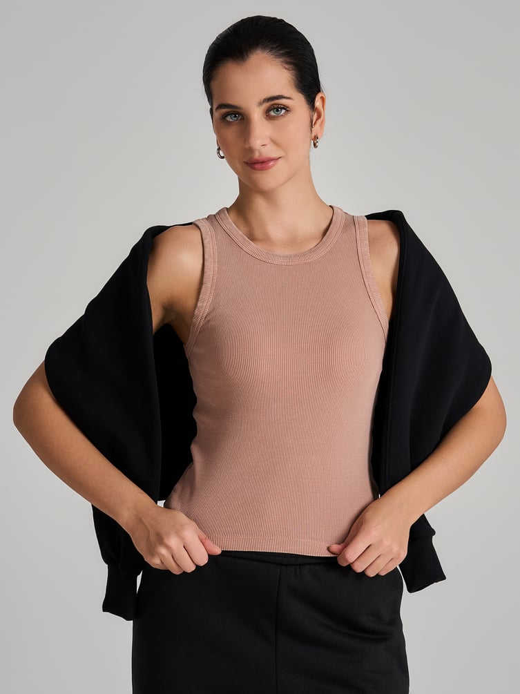 Майка на широких бретелях с вареным эффектом