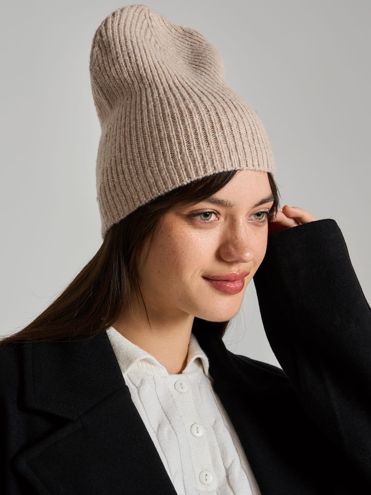 Трикотажная демисезонная шапка