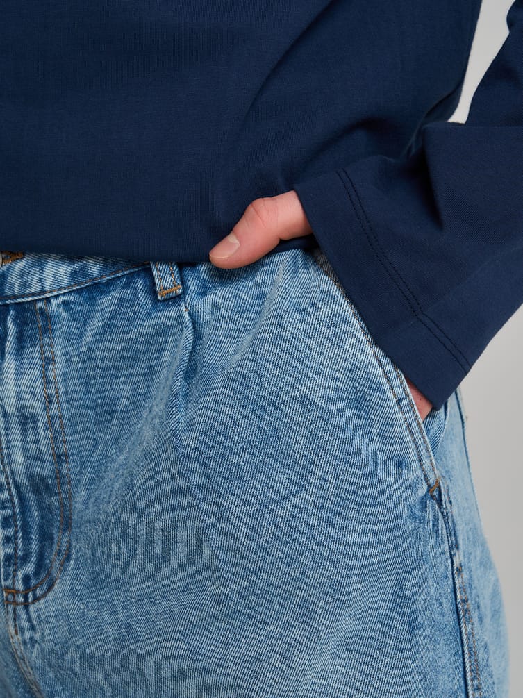 Зауженные джинсы бананы