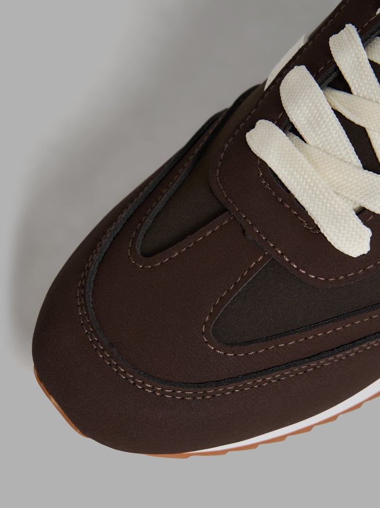 Кроссовки низкие спортивные