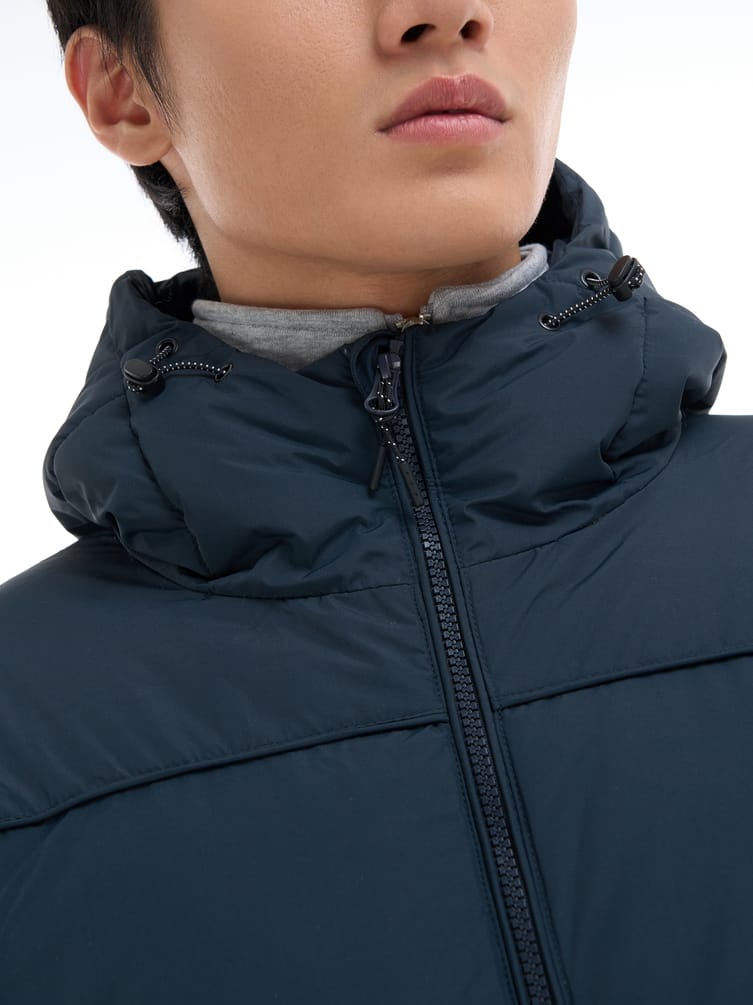 Демисезонная куртка на синтепоне с капюшоном