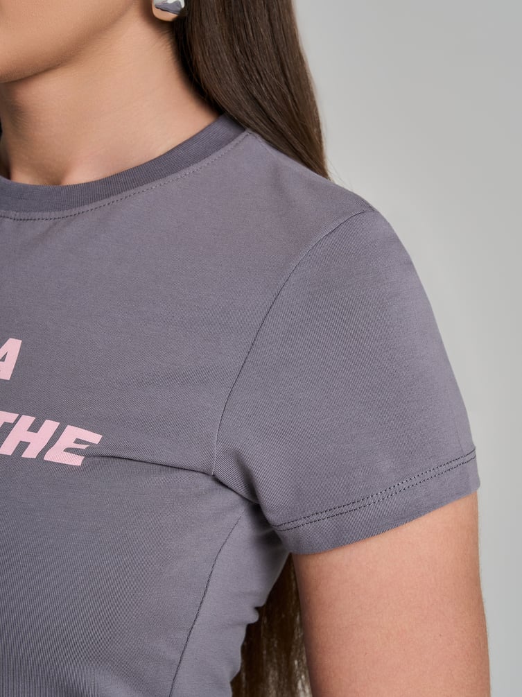 Футболка облегающая с надписью