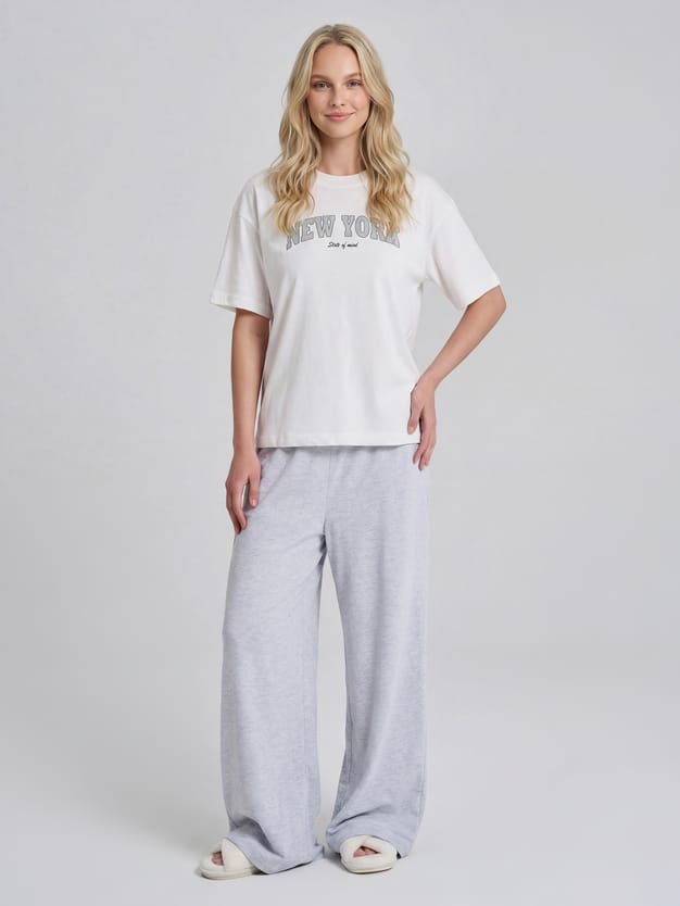 Пижама с надписью и брюками