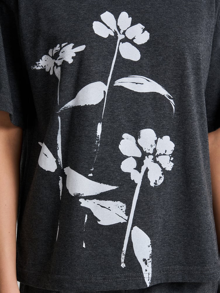 Пижама с футболкой и шортами