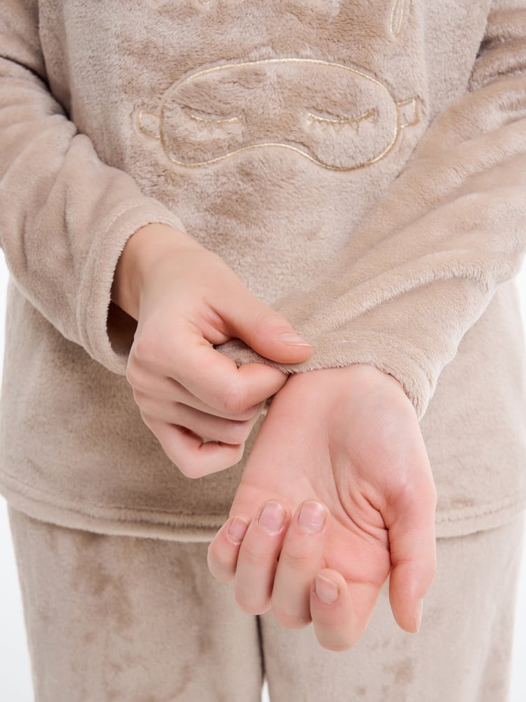 Плюшевая пижама с вышивкой и брюками