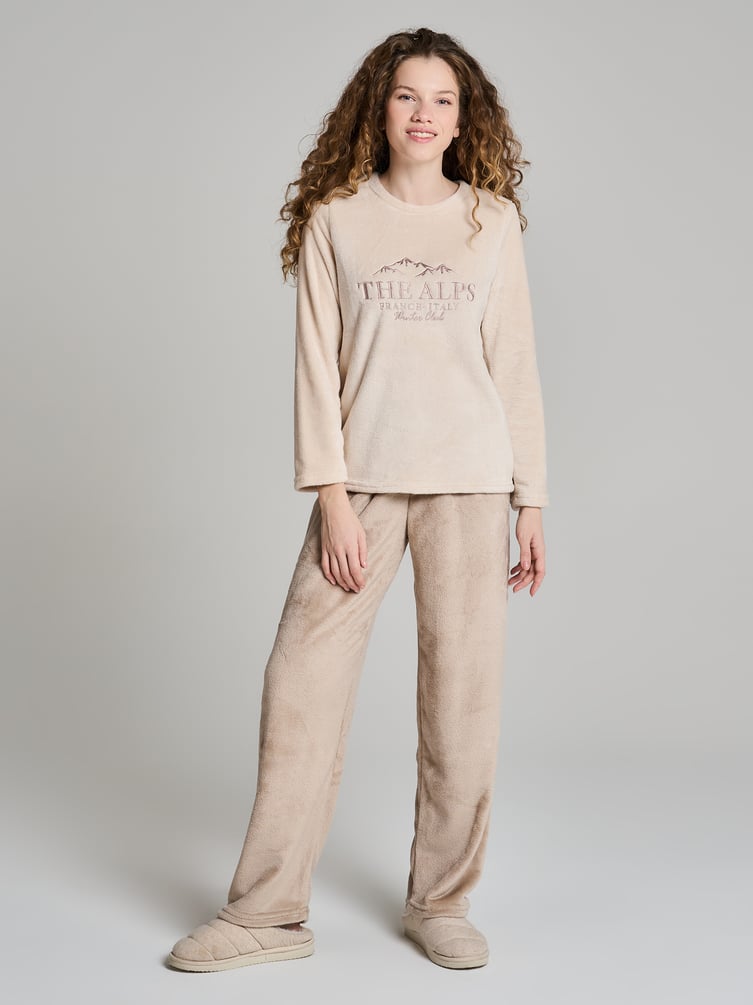 Плюшевая пижама с вышивкой и брюками