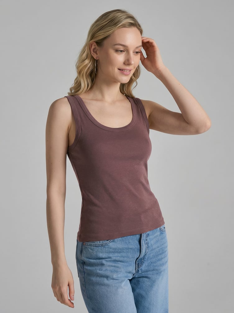 Майка на широких бретелях с вареным эффектом